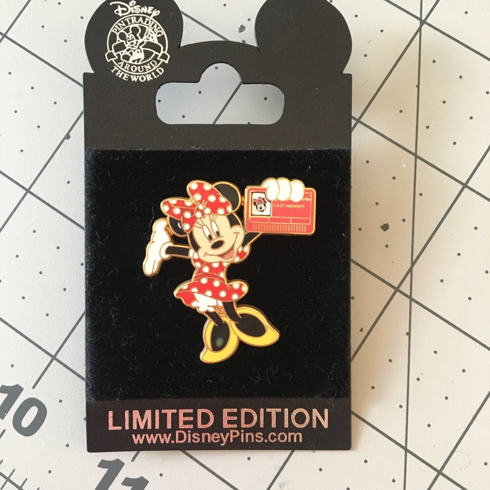 RARE CAST MEMBER DISNEY PIN!